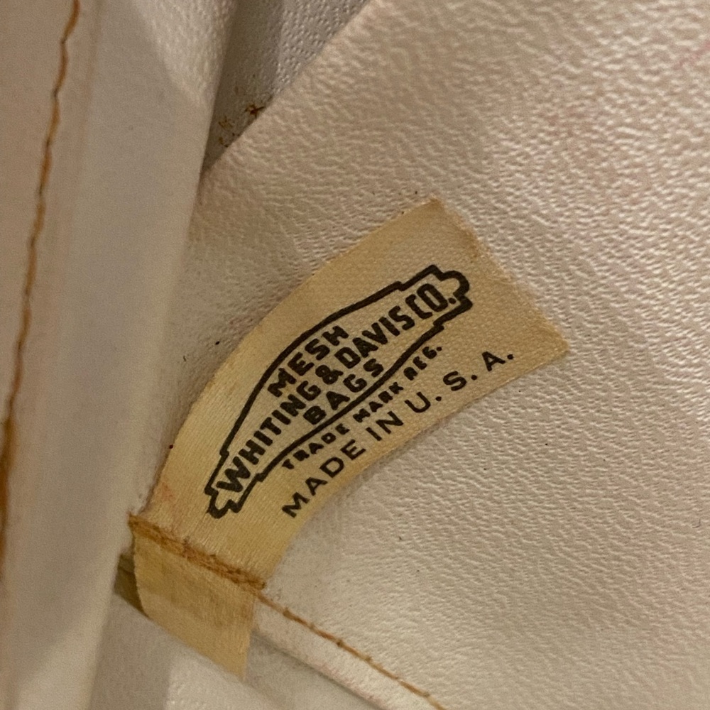1980's Whiting and Davis Co Large Mesh White Purse with gold tone pull tabs - Picture 5 of 7